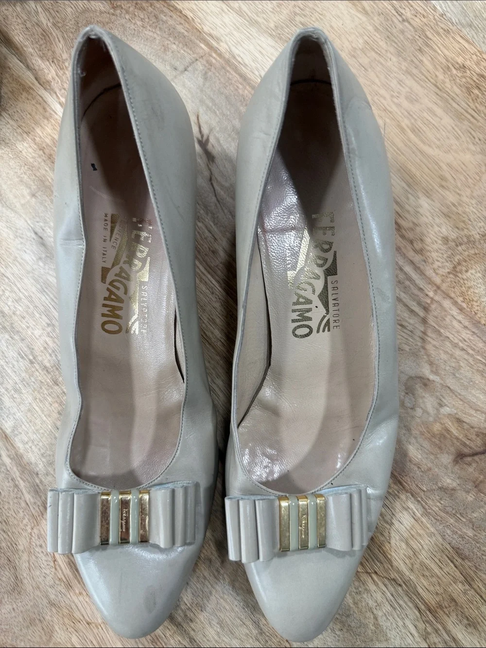 Salvatore Ferragamo Light Beige Leather Bow Pumps with Gold Accent
